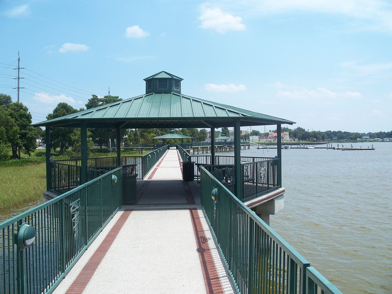 The lakewalk along Lake Eustis