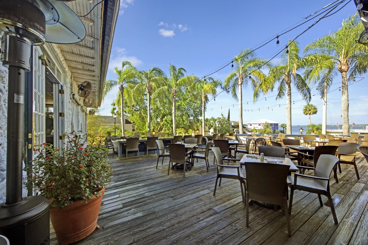 A sunny lakeside afternoon at Pisces Rising in Mount Dora